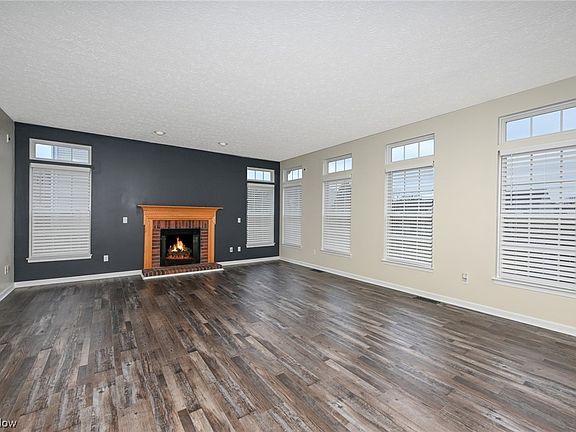 2nd image of 443 Rockglen Dr