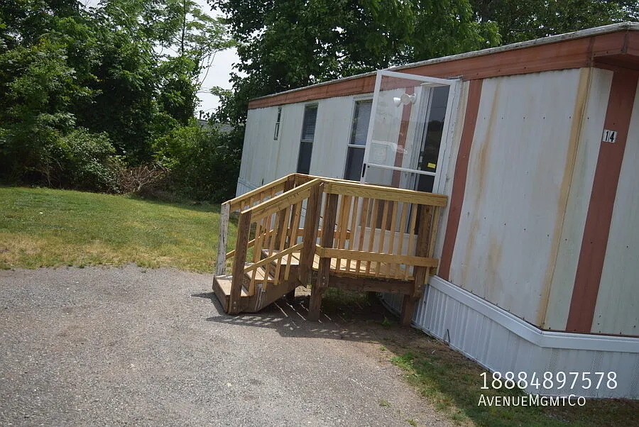 Affordable 2BR Home in Hickory — Photo 3