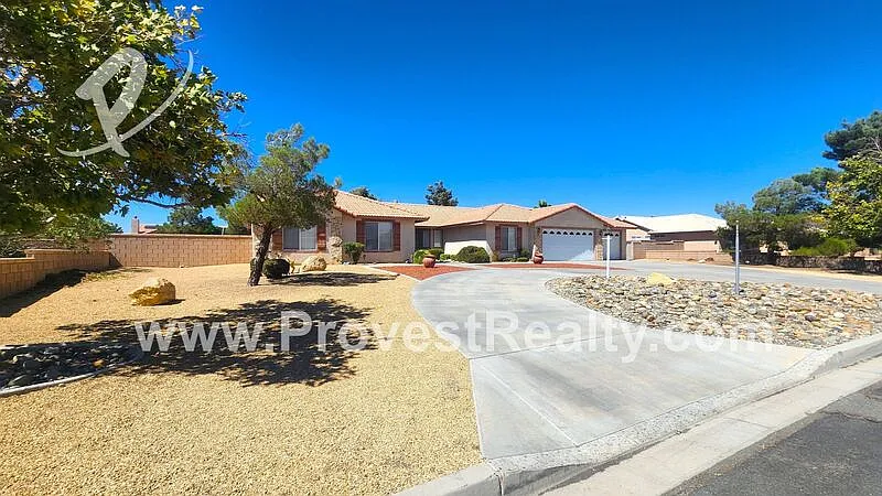 4 bed, 3.0 bath, 2914 sqft, $2,900 — Photo 2