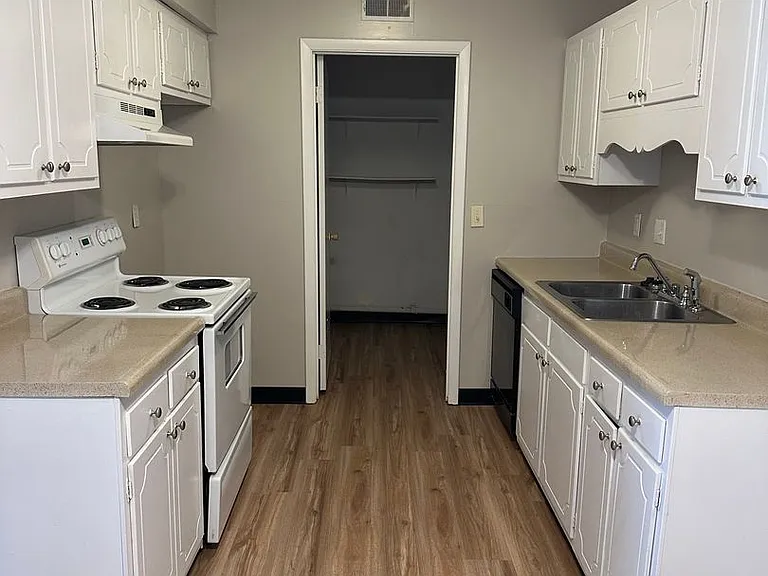2230-42 E Sunderland Rd — Photo 5