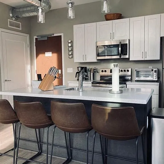 625 S. Goodman Apartments — Photo 15