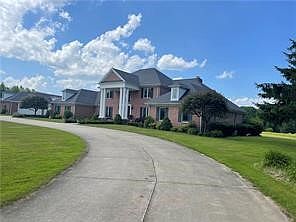 3rd image of 4605 Whippoorwill Dr