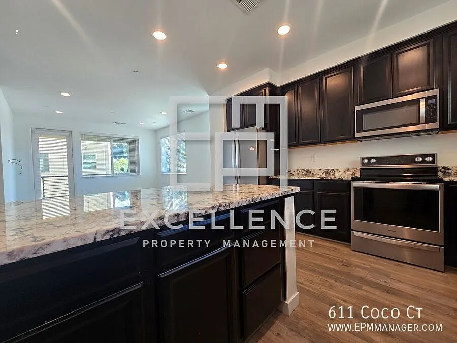 3/2.5 3 Story Townhouse with Solar - Patio and Balcony, 2 Car Garage, Washer and Dryer and More! — Photo 4