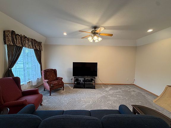 3rd image of 2809 35th St