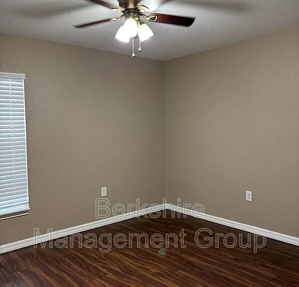 2405 Avenue C SW #A — Photo 6
