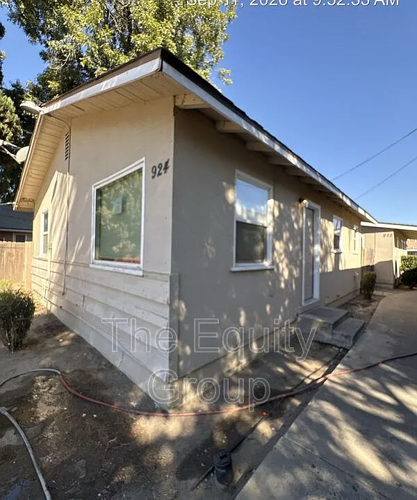 924 W Goshen Ave
