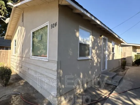 924 W Goshen Ave, Visalia, CA 93291