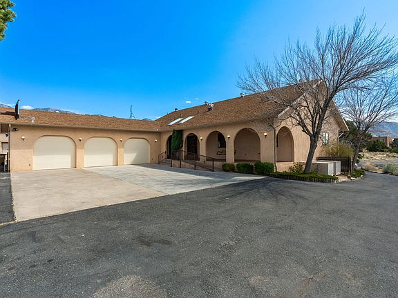 3rd image of 1415 San Rafael Ave NE