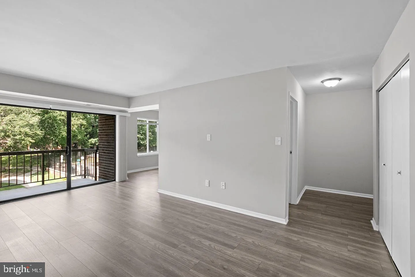 Hawthorne Village Condo — Photo 3