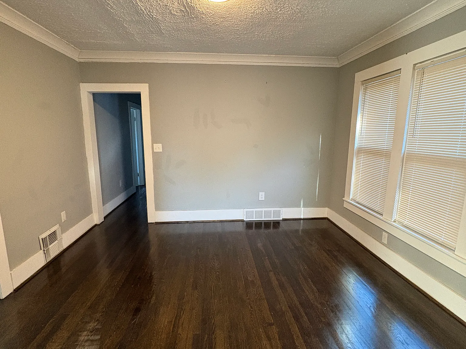 3 bed, 1195 sqft, $1,300 — Photo 4