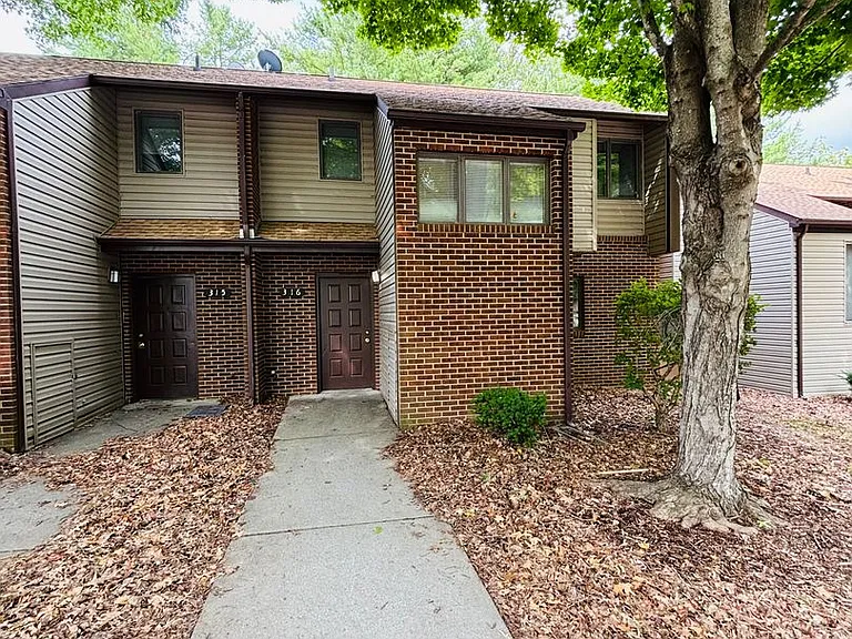 316 Shenandoah Cir — Photo 3