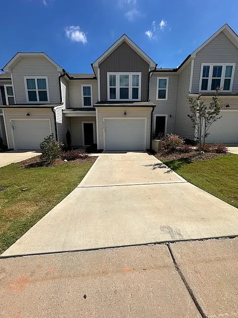 3 bed, 1558 sqft, $1,895 — Photo 3