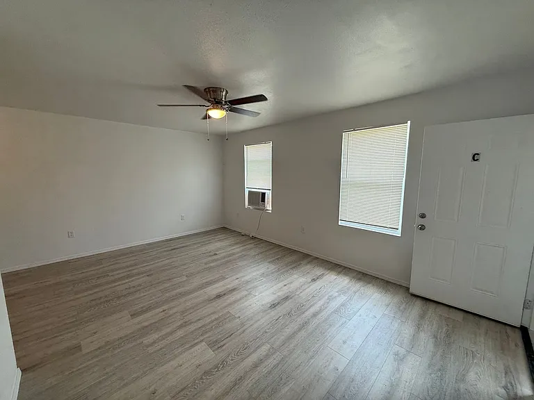 1043 Monet Dr — Photo 2