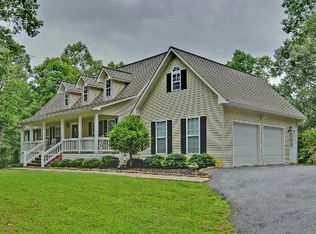 129 Mercury Ln, Mineral Bluff, GA 30559