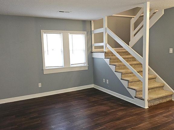 3rd image of 502 Waldo St