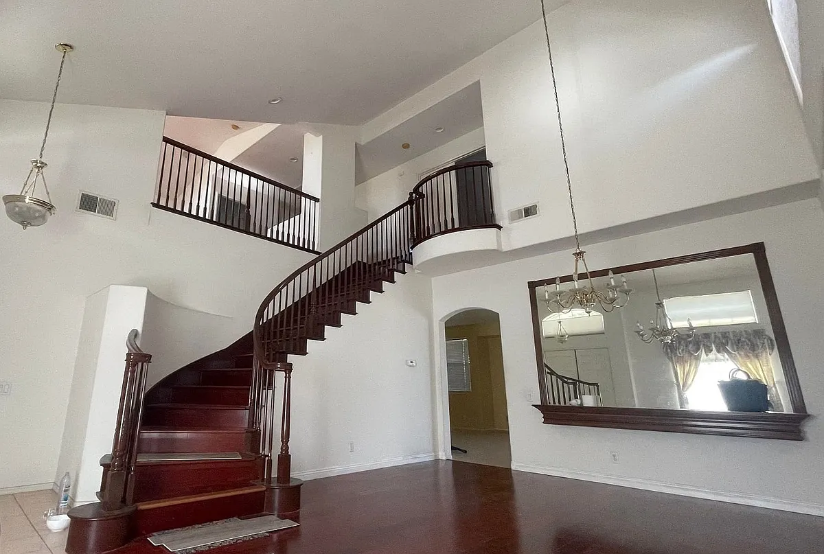 Building Photo - 6163 Stonebridge Ave