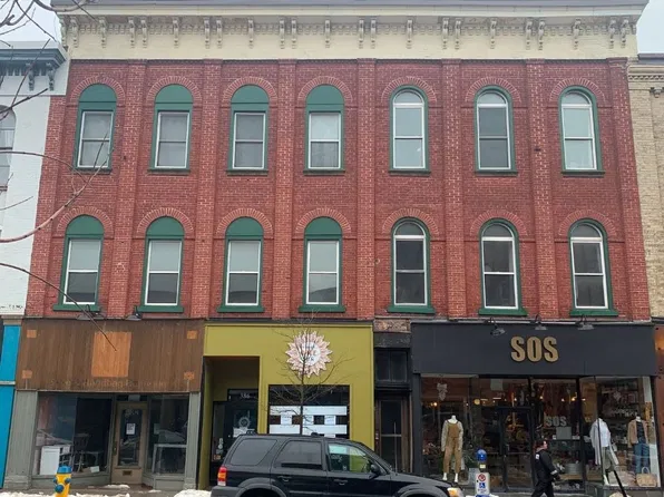 384 1/2 George St N, Peterborough, ON