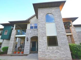 470 N Silverbrook Dr UNIT 104, West Bend, WI 53090