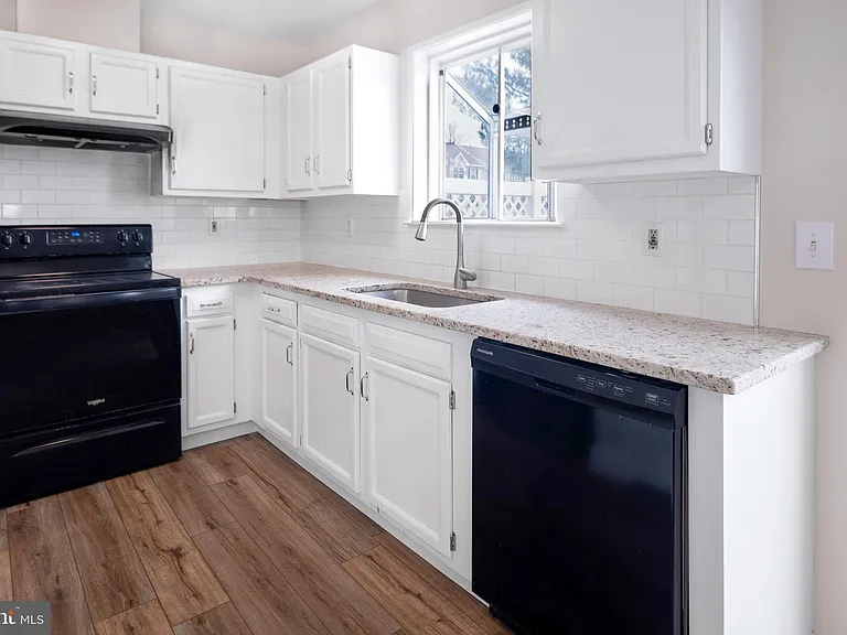 191 Jonathan Dayton Ct — Photo 10