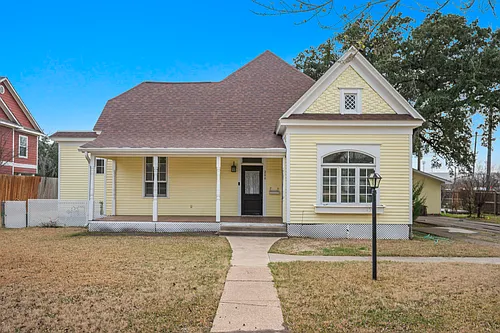 200 Highlands St Photo 1