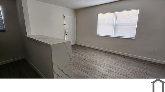 5th image of 714 NE 85th St