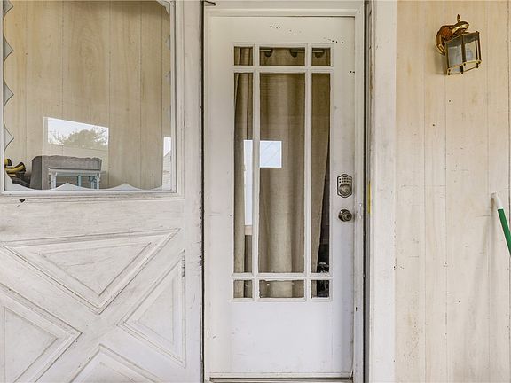 2nd image of 214 W Vine St