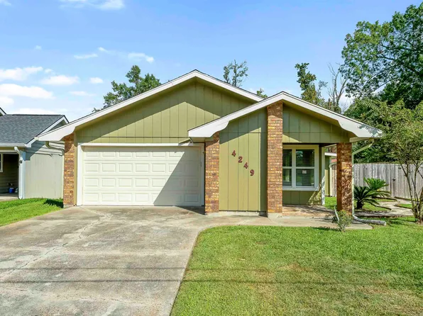 4249 Holly Hill Ct, Lake Charles, LA 70605