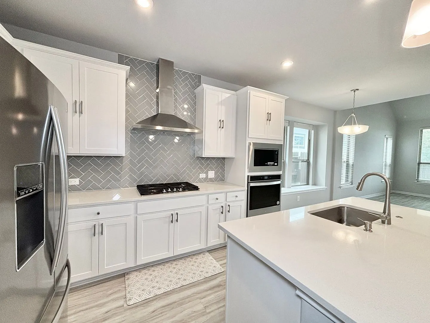 Spacious 4 bedroom home in Stillwater Ranch — Photo 3