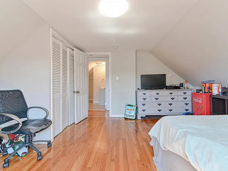 256 W 6th St #2 — Photo 15