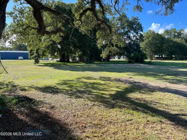 207 Palmetto Ln, Gulfport, MS 39507
