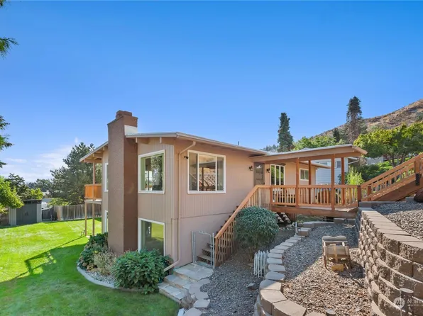 1407 South Hills Drive, Wenatchee, WA 98801
