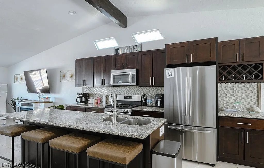 4 bed, 2.0 bath, 2020 sqft, $2,406 — Photo 4