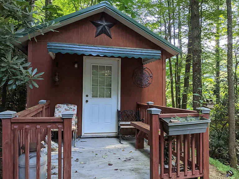 She-shed with electricity and small AC for storage