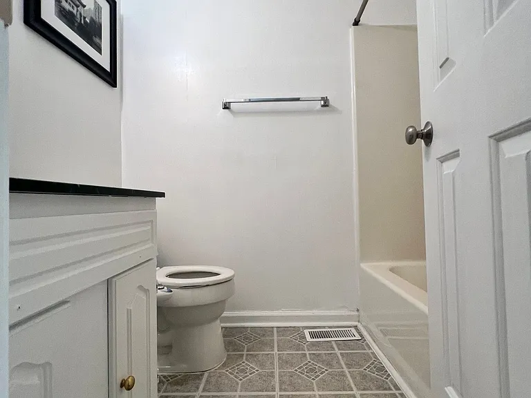 4622 Briarwood Dr — Photo 11