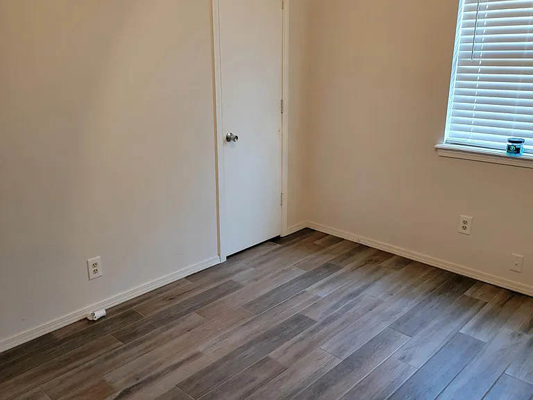 1402 W Union St — Photo 4