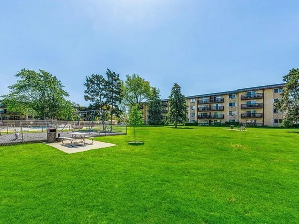 2218 S Goebbert Rd APT 290, Arlington Heights, IL 60005