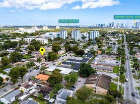 1945 NW 29th St