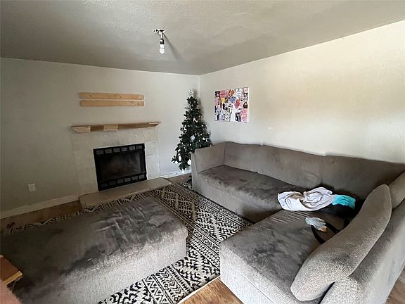 4th image of 701 W Blackjack St