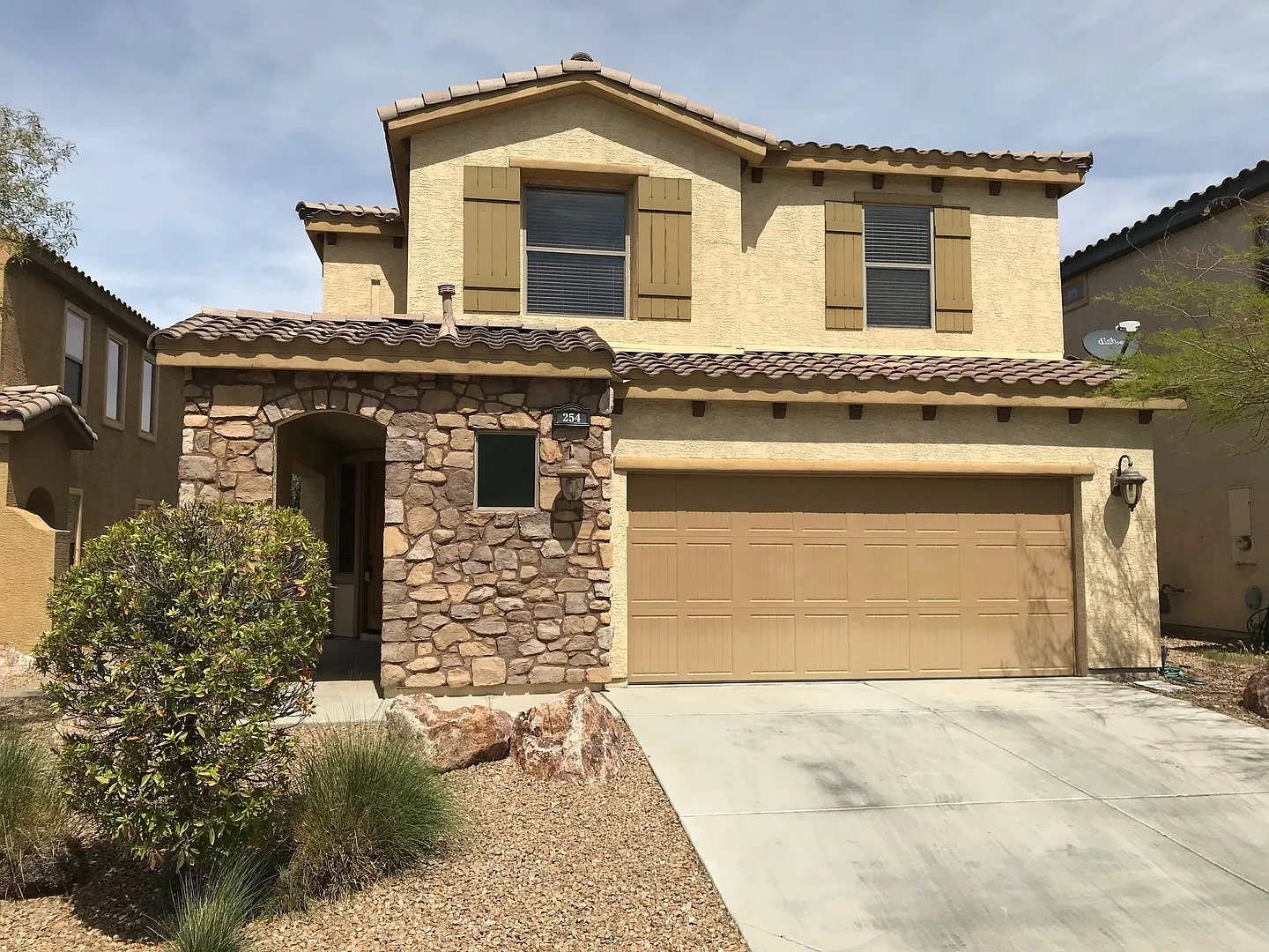 Four Bedroom Rental Home in guard gated Tuscany — Photo 2