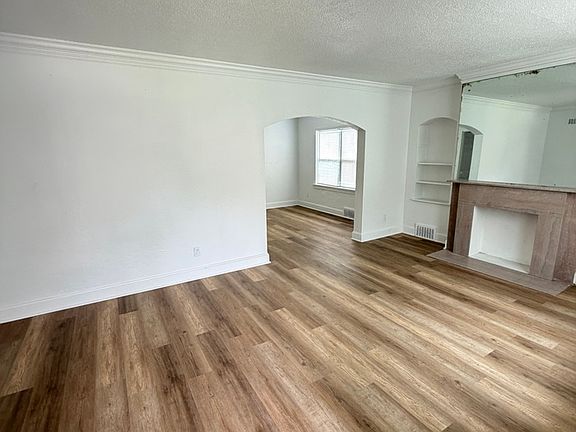 3rd image of 991 Terry Cir