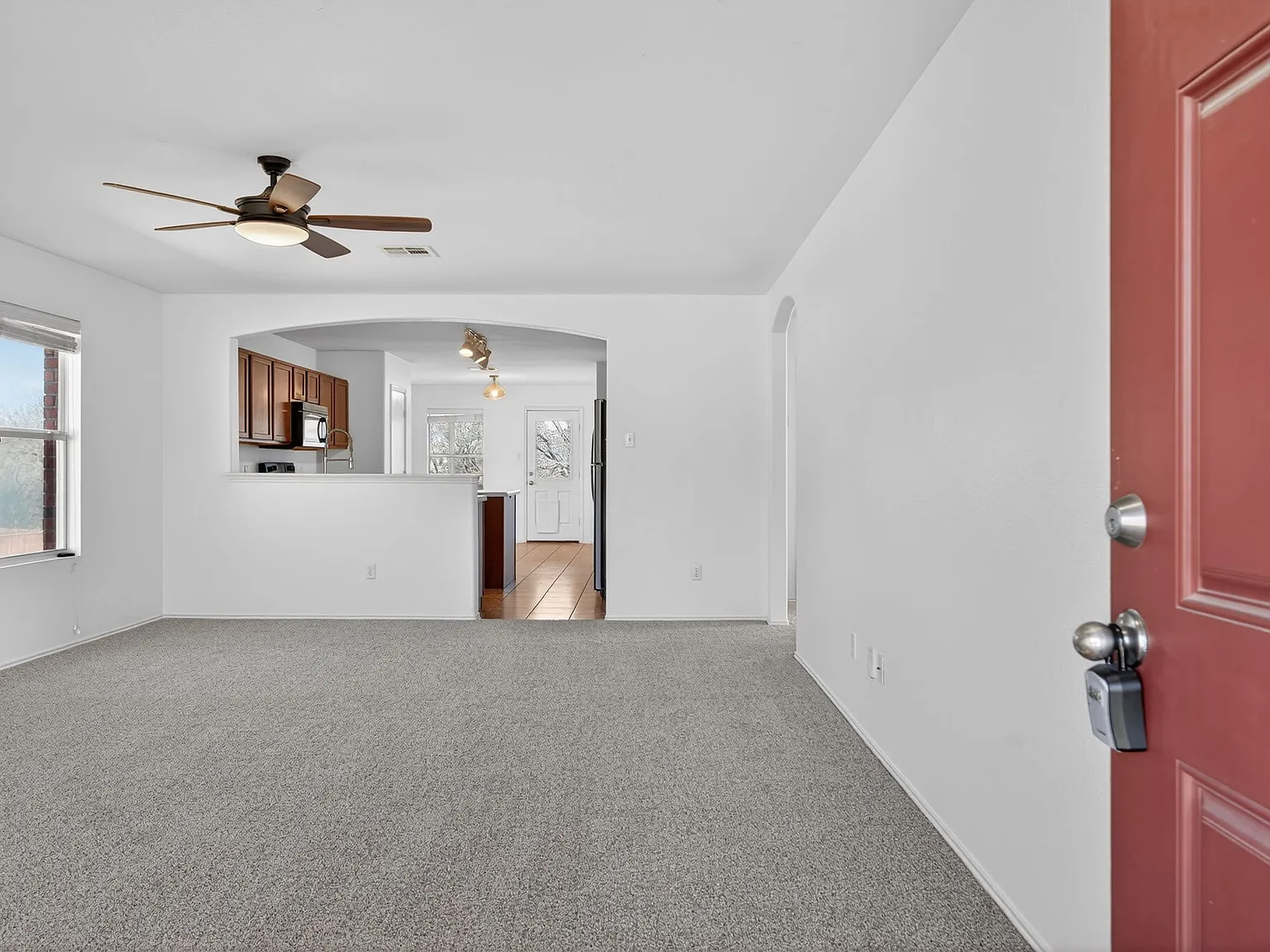 3 bed, 1667 sqft, $1,900 — Photo 3