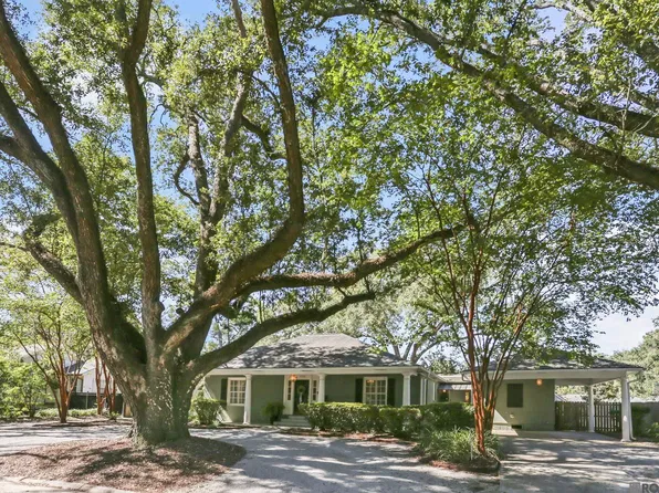 1544 Country Club Dr, Baton Rouge, LA 70808