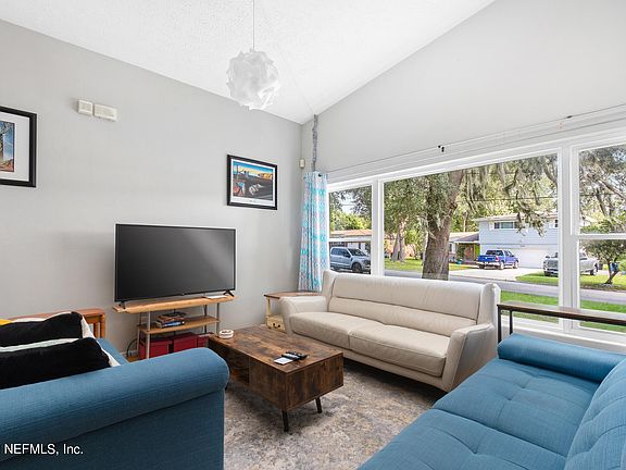 4th image of 5327 PLAYA Way