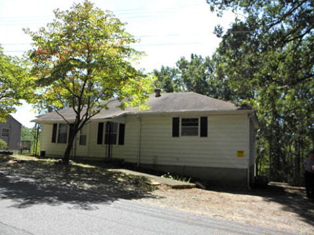 1st image of 311 Red Oak St