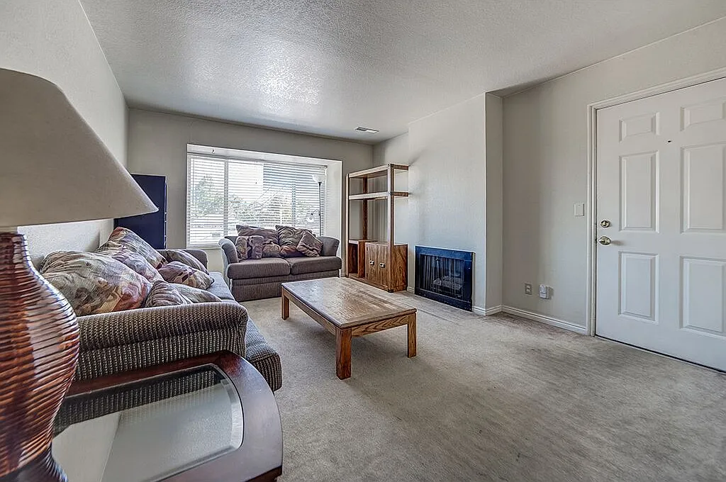 3 bed, 1106 sqft, $419 — Photo 3