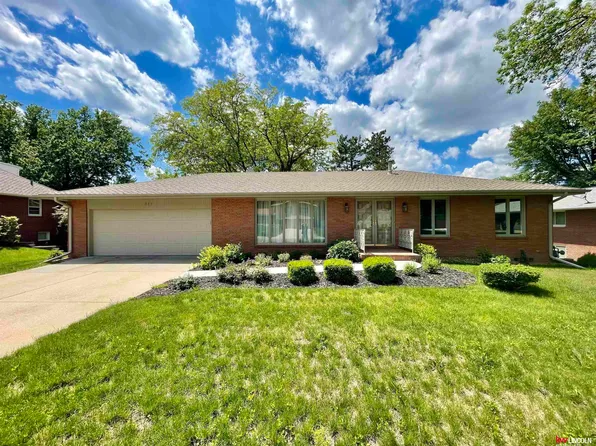 511 Sycamore Dr, Lincoln, NE 68510