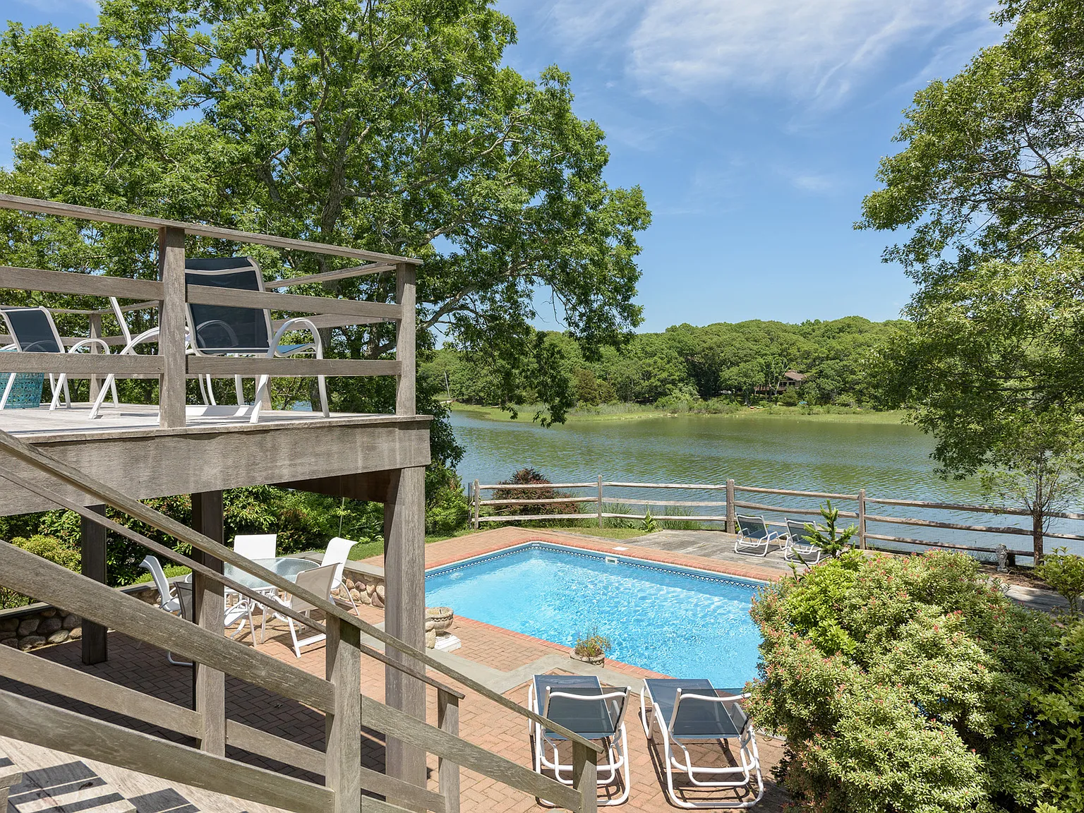 Waterfront Pool In A Bay Beach Community With A Marina — Photo 2