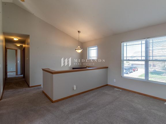 3rd image of 15841 Cottonwood Ave