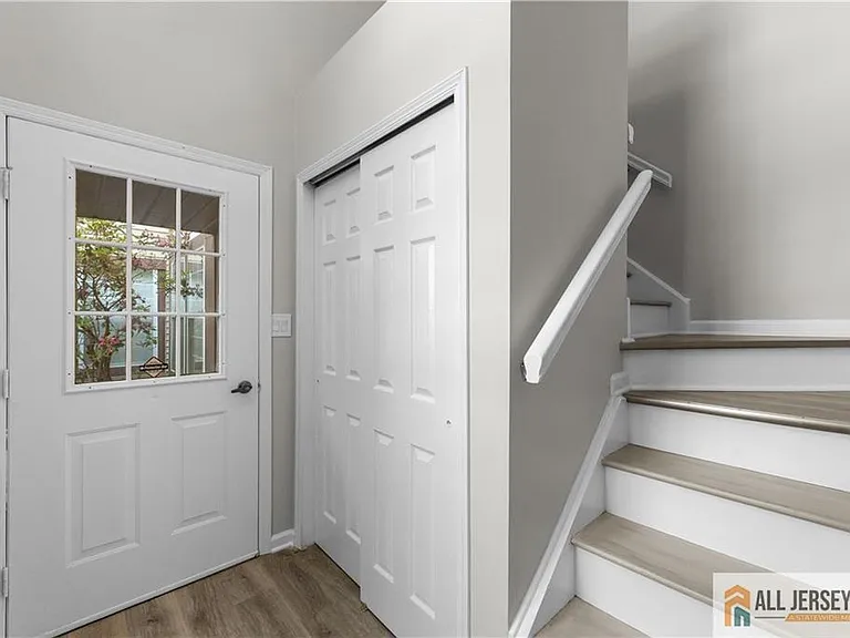 13 Canterbury Dr #13E — Photo 2