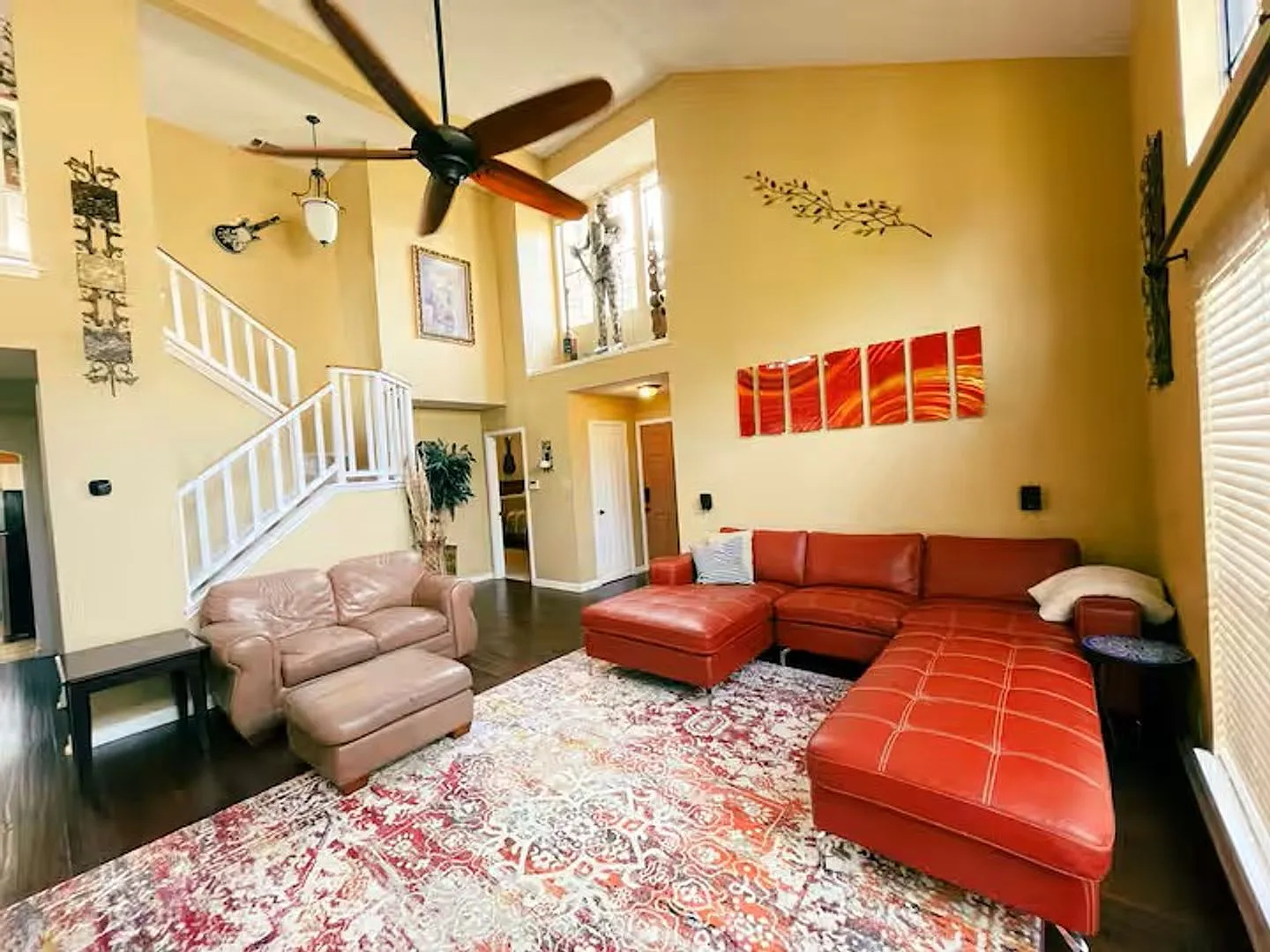 Beautifully Updated 3/2 Fully Furnished In North Austin — Photo 3